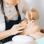 Kurs stylizacji rzęs Warszawa - w trakcie szkolenia