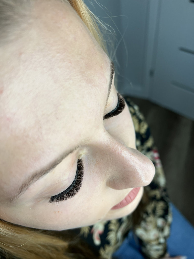 Kurs na stylistkę rzęs - efekty, które uzyskała kursantka na szkoleniu przedłużania rzęs u Karoliny