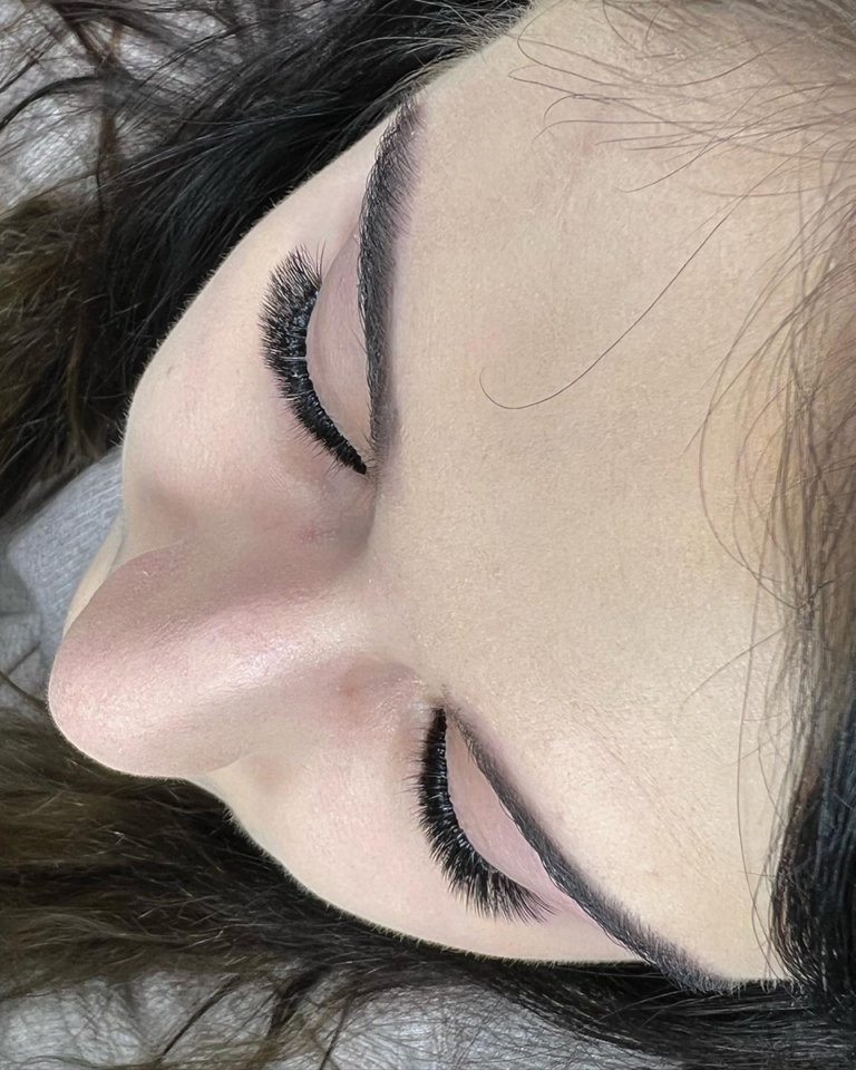 Kurs stylizacji rzęs Warszawa - efekty, które uzyskała kursantka