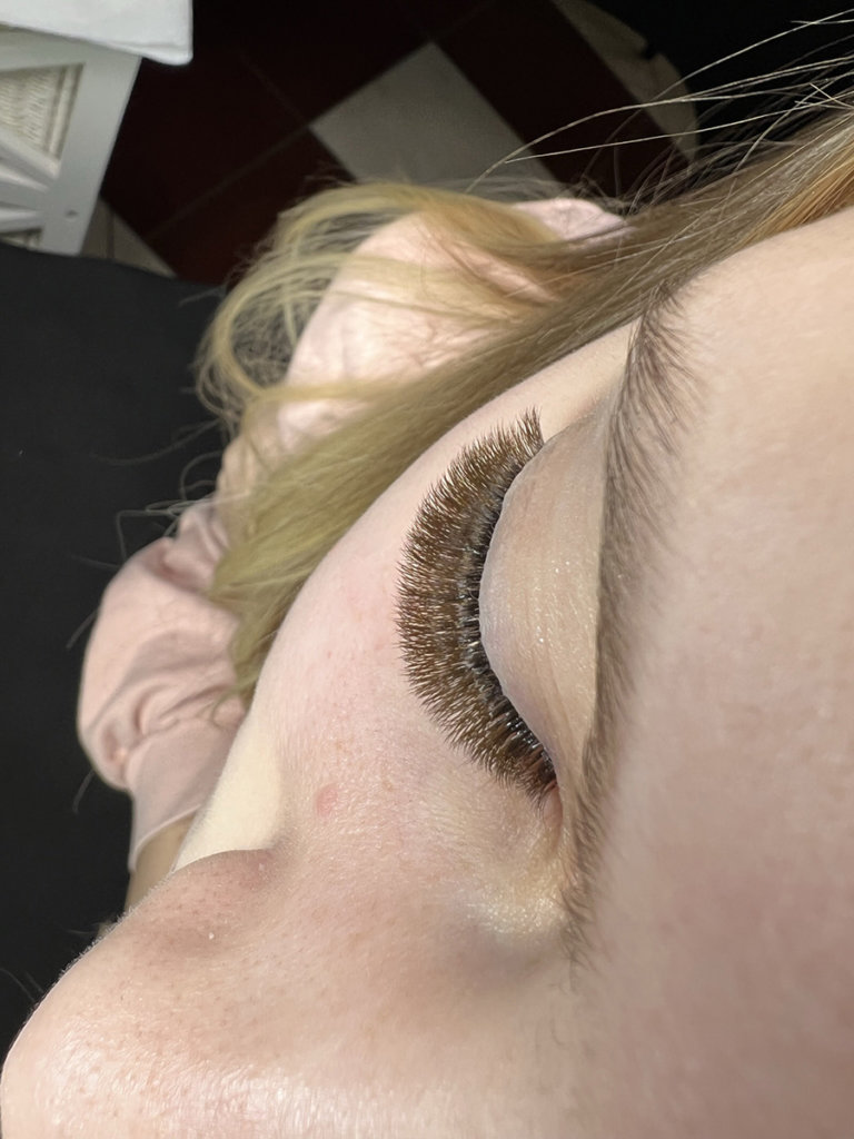 Szkolenie stacjonarne z przedłużania rzęs- efekty pracy kursantki - szkolenie Sabrija Lashes